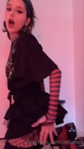 1935978