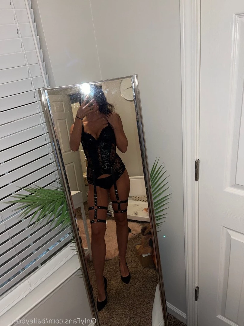 《𝐁𝐚𝐢𝐥𝐞𝐲 𝐁𝐨𝐨𝐭𝐥𝐞𝐬》 [ baileybootles ] Onlyfans leaked photo 1948621 on Hotleaks.tv