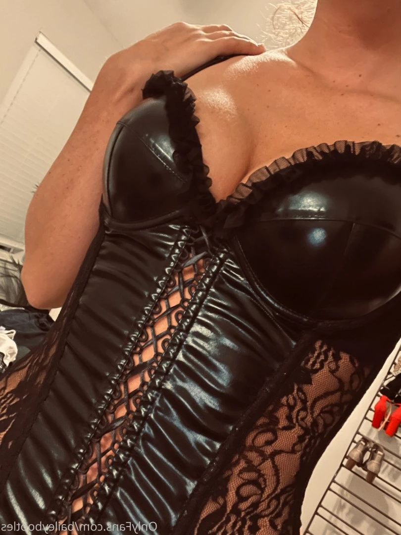 《𝐁𝐚𝐢𝐥𝐞𝐲 𝐁𝐨𝐨𝐭𝐥𝐞𝐬》 [ baileybootles ] Onlyfans leaked photo 1948700 on Hotleaks.tv