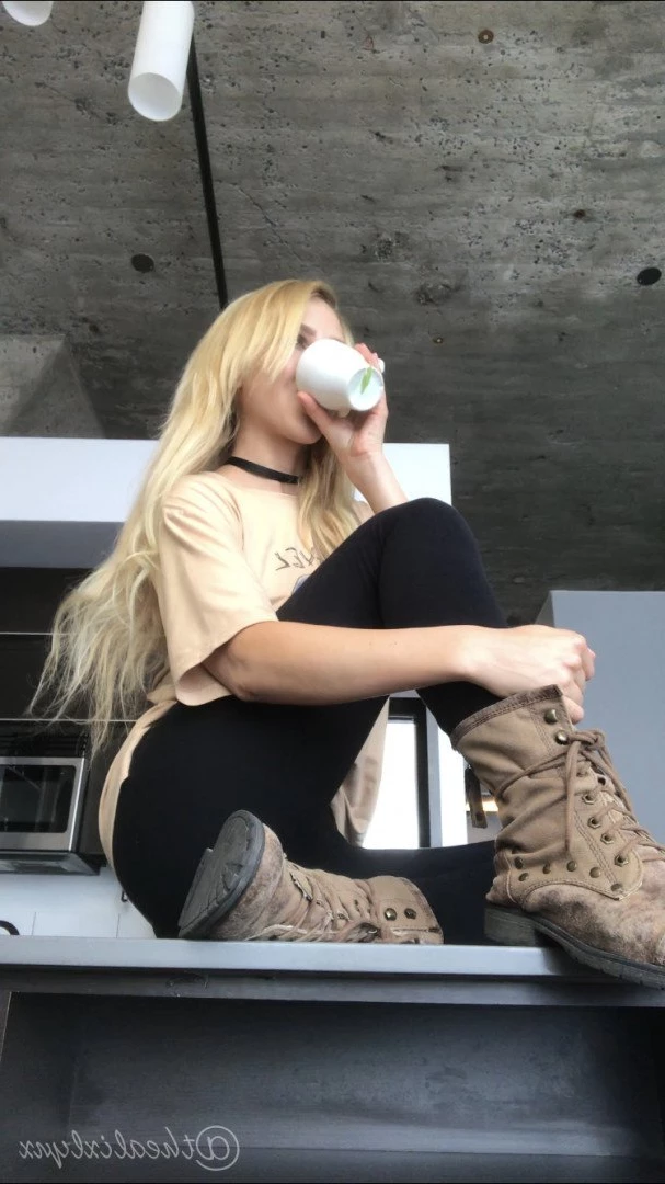 Alix Lynx [ alixlynx ] Onlyfans leaked photo 42287 on Hotleaks.tv