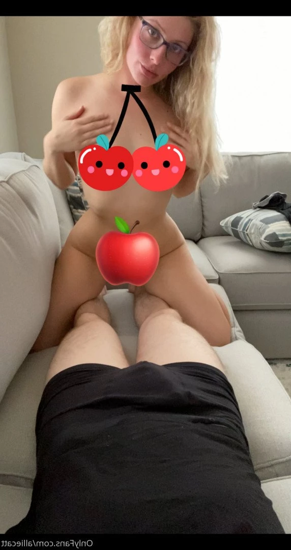 Olivia 🤓 [ oliviamaebaee ] Onlyfans leaked photo 45546 on Hotleaks.tv
