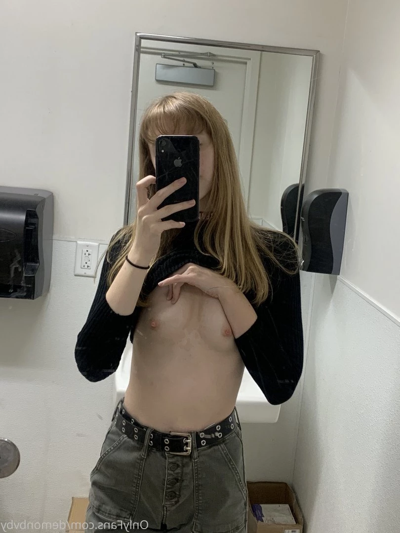 𝔟𝔞𝔟𝔶𝔡𝔬𝔩𝔩 [ demonbvby ] Onlyfans leaked photo 2071430 on Hotleaks.tv