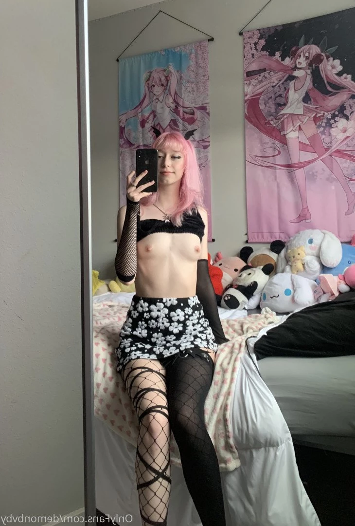 𝔟𝔞𝔟𝔶𝔡𝔬𝔩𝔩 [ demonbvby ] Onlyfans leaked photo 2071590 on Hotleaks.tv