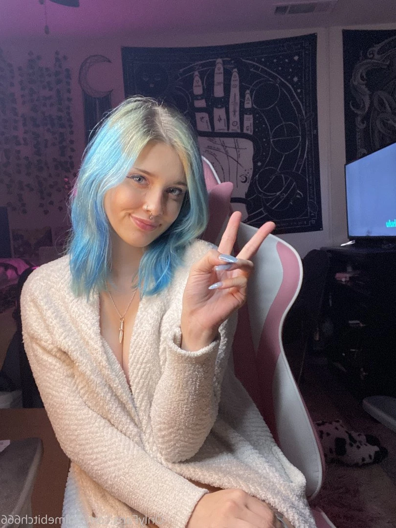  alex  [ lilgothfairy ] Onlyfans leaked photo 82650 on Hotleaks.tv