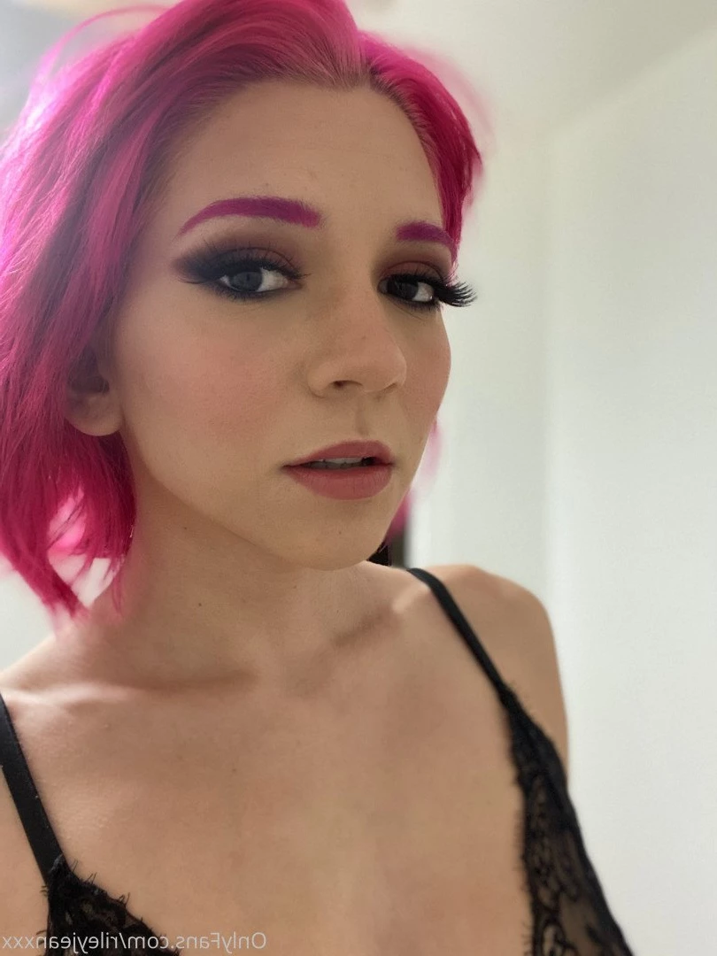 riley jean 🖤 [ rileyjeanxxx ] Onlyfans leaked photo 2023071 on Hotleaks.tv