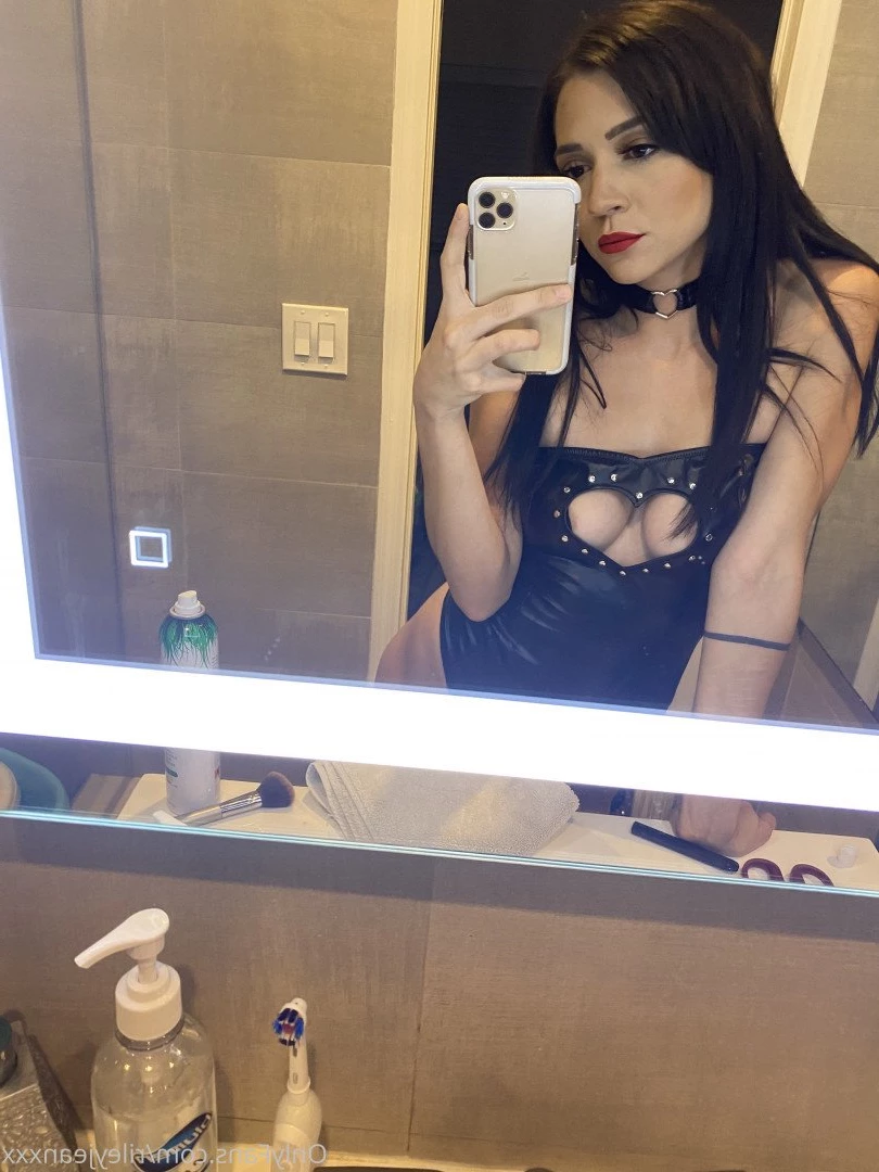 riley jean 🖤 [ rileyjeanxxx ] Onlyfans leaked photo 2023249 on Hotleaks.tv