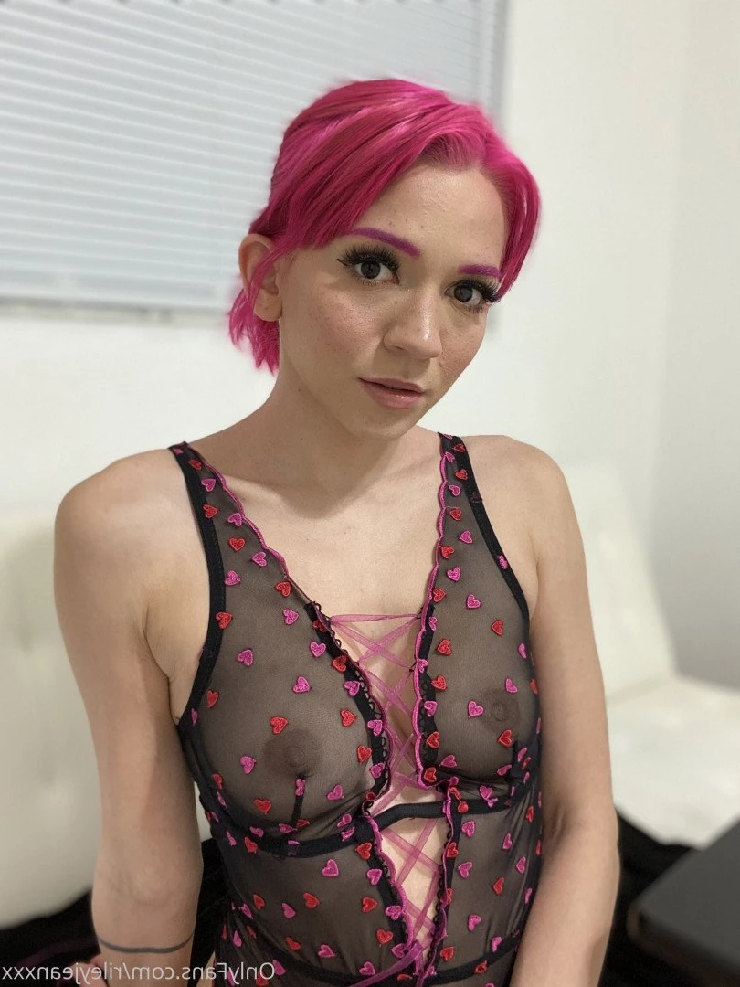 riley jean 🖤 [ rileyjeanxxx ] Onlyfans leaked photo 2023848 on Hotleaks.tv