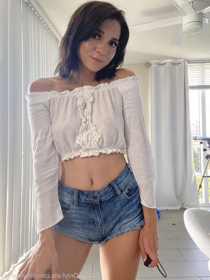 riley jean 🖤 [ rileyjeanxxx ] Onlyfans leaked photo 2024205 on Hotleaks.tv