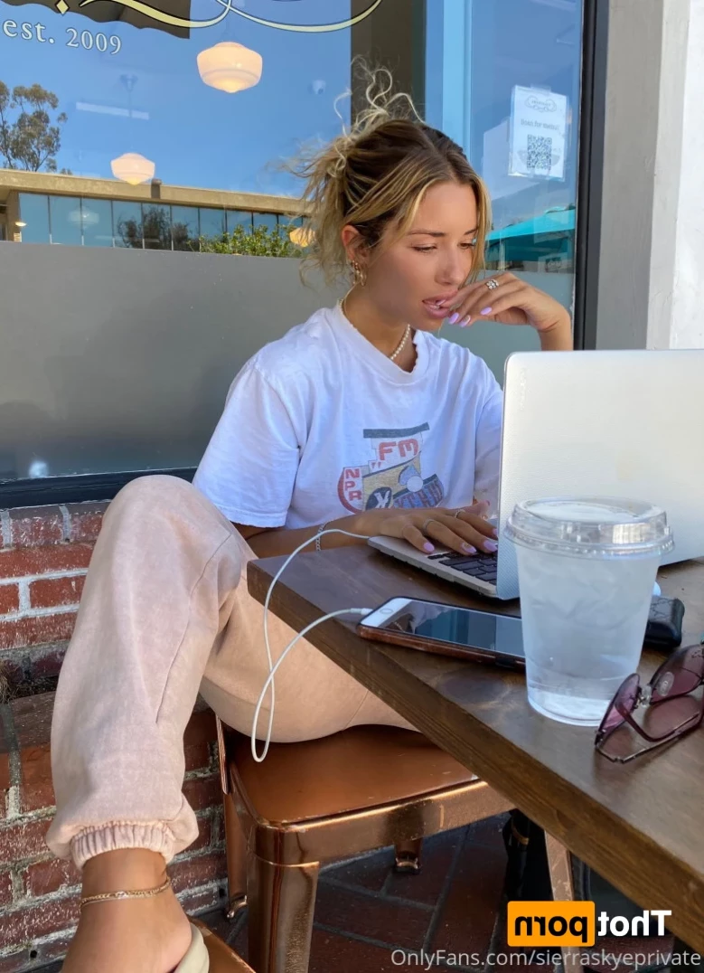 Sierra Skye Private Page [ sierraskyeprivate ] Onlyfans leaked photo 15666373 on Hotleaks.tv
