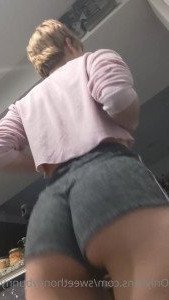 sweethunibuni Onlyfans leaked video 2748920 on Hotleaks.tv