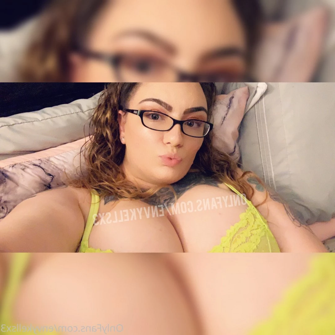 $𝟯 𝗖𝗨𝗠 𝗪𝗛𝗢𝗥𝗘👅 [ envykellsx3 ] Onlyfans leaked photo 2391133 on Hotleaks.tv