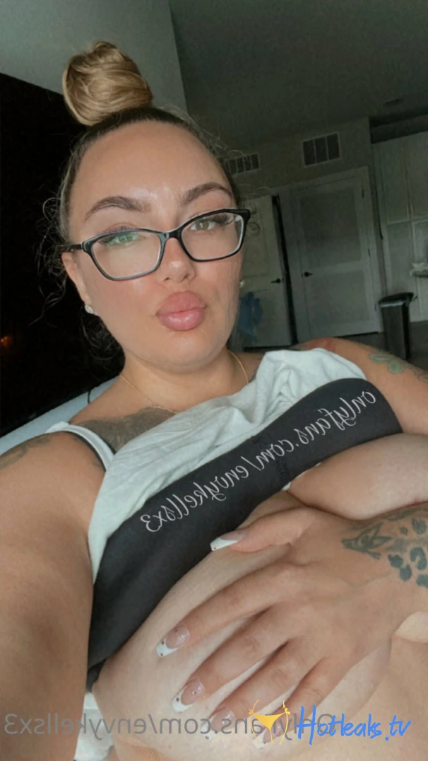 $𝟯 𝗖𝗨𝗠 𝗪𝗛𝗢𝗥𝗘👅 [ envykellsx3 ] Onlyfans leaked photo 16094906 on Hotleaks.tv