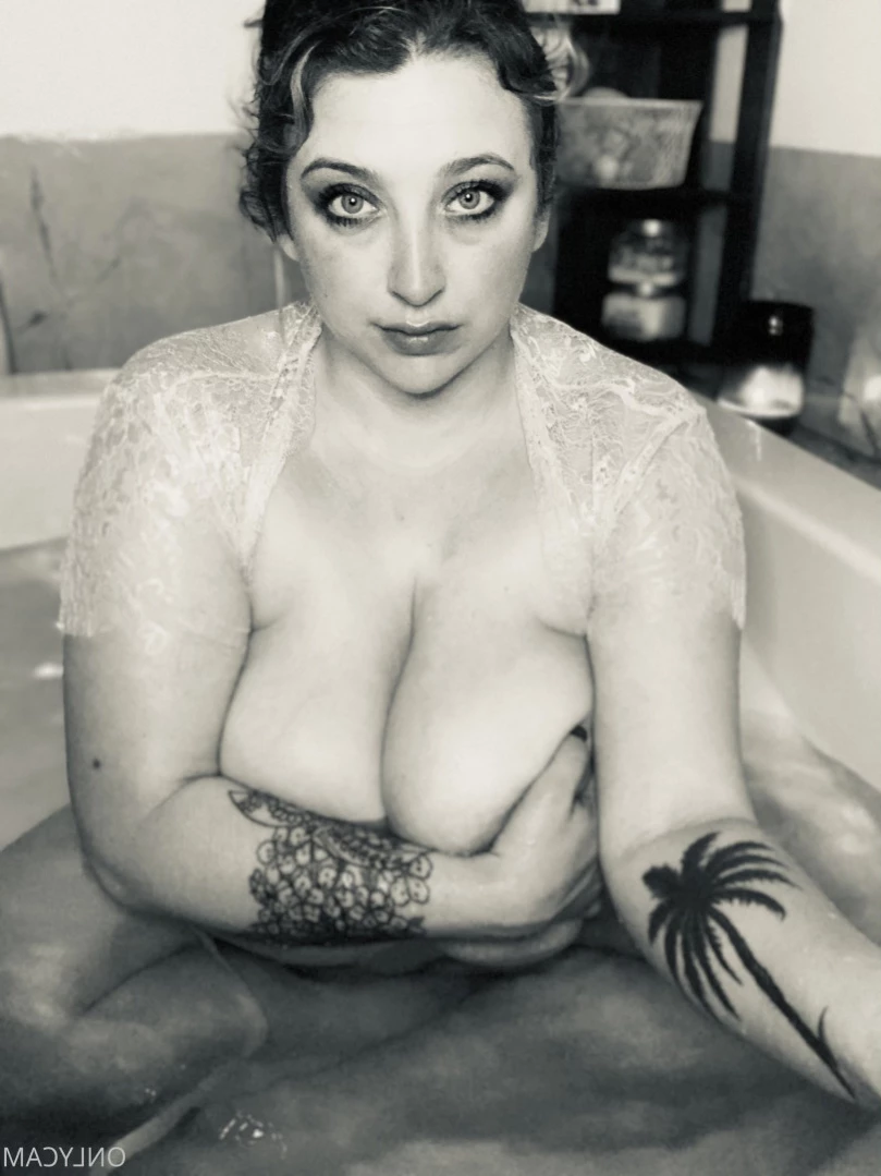 cambriacurves Onlyfans leaked photo 11799586 on Hotleaks.tv