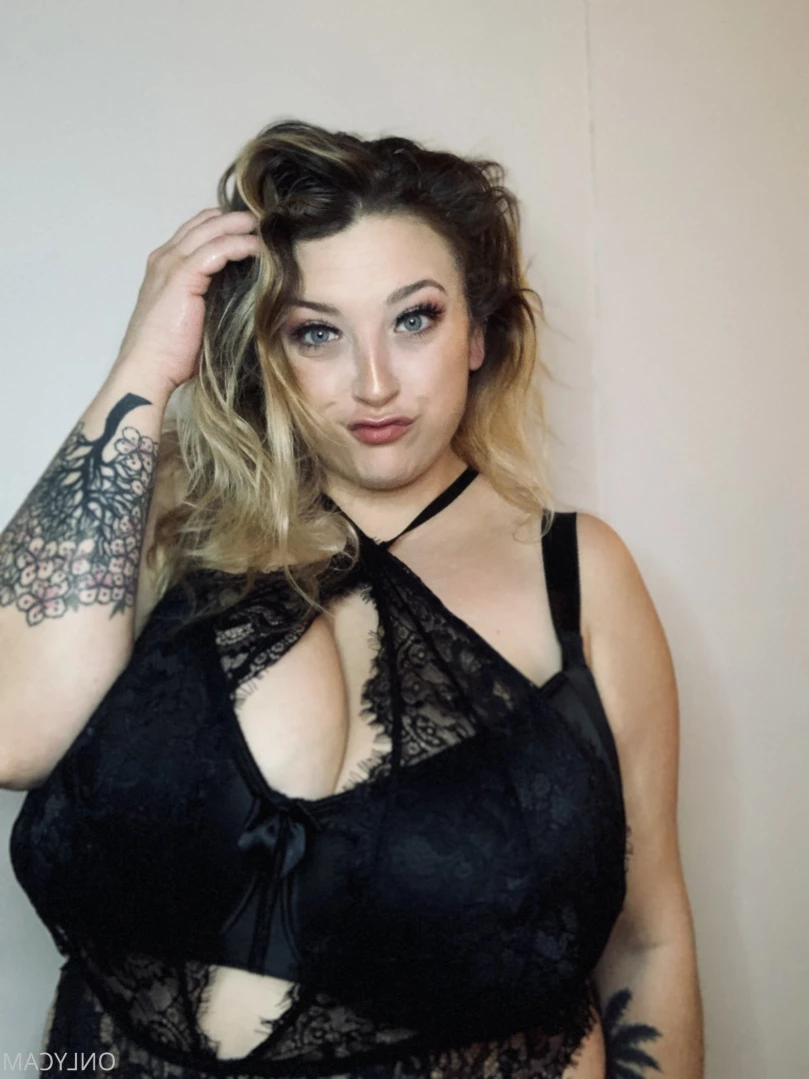cambriacurves Onlyfans leaked photo 12220259 on Hotleaks.tv