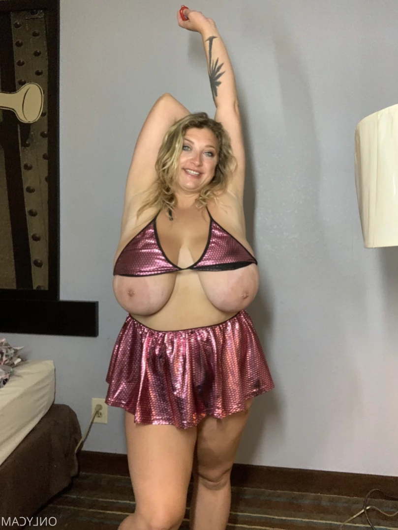 cambriacurves Onlyfans leaked photo 12486208 on Hotleaks.tv