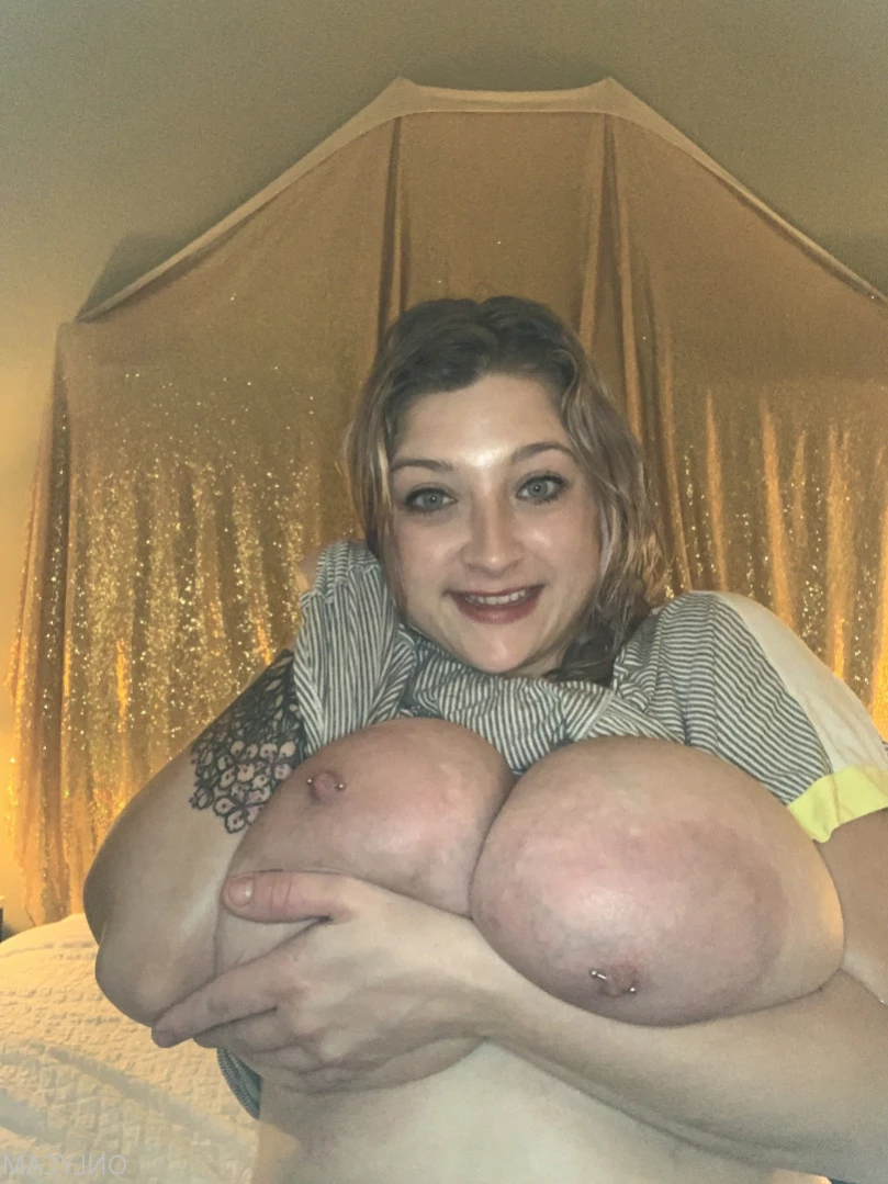 cambriacurves Onlyfans leaked photo 12493291 on Hotleaks.tv