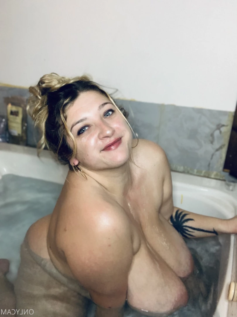 cambriacurves Onlyfans leaked photo 14072839 on Hotleaks.tv