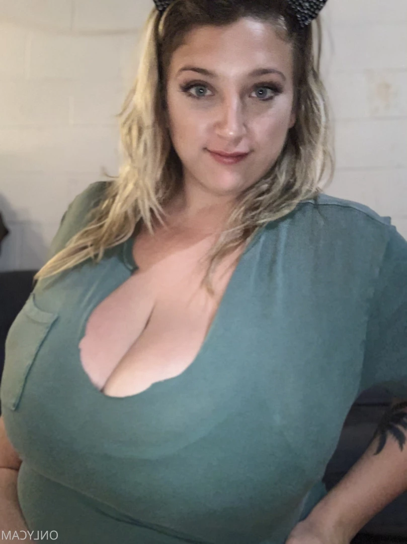 cambriacurves Onlyfans leaked photo 14202983 on Hotleaks.tv