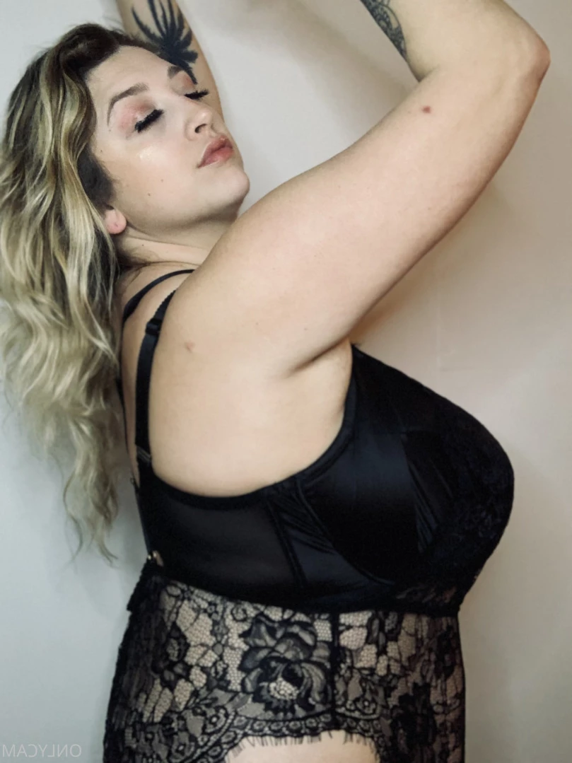 cambriacurves Onlyfans leaked photo 14656085 on Hotleaks.tv
