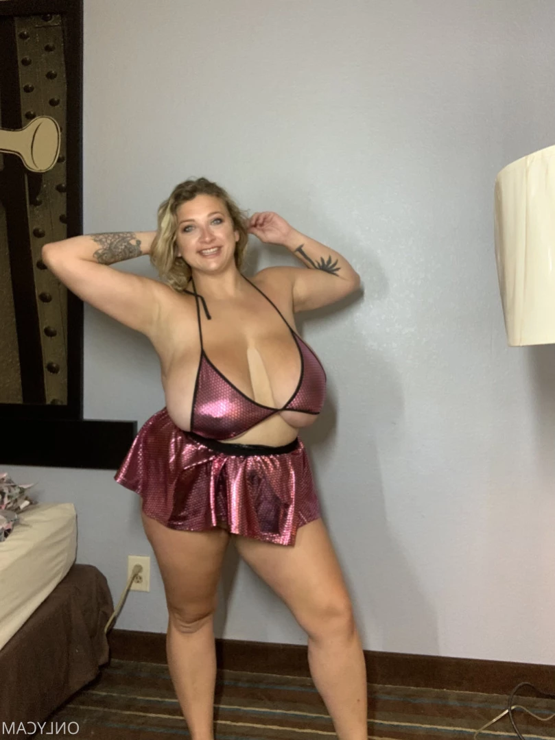 cambriacurves Onlyfans leaked photo 15085684 on Hotleaks.tv