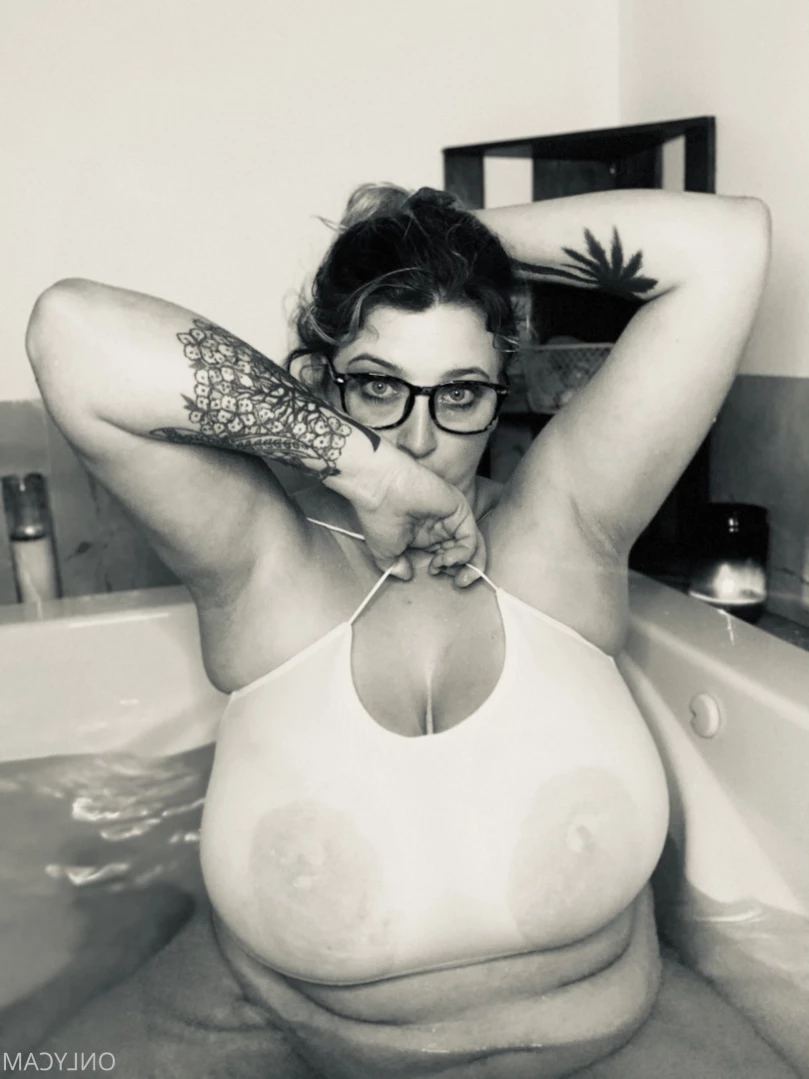 cambriacurves Onlyfans leaked photo 15085738 on Hotleaks.tv