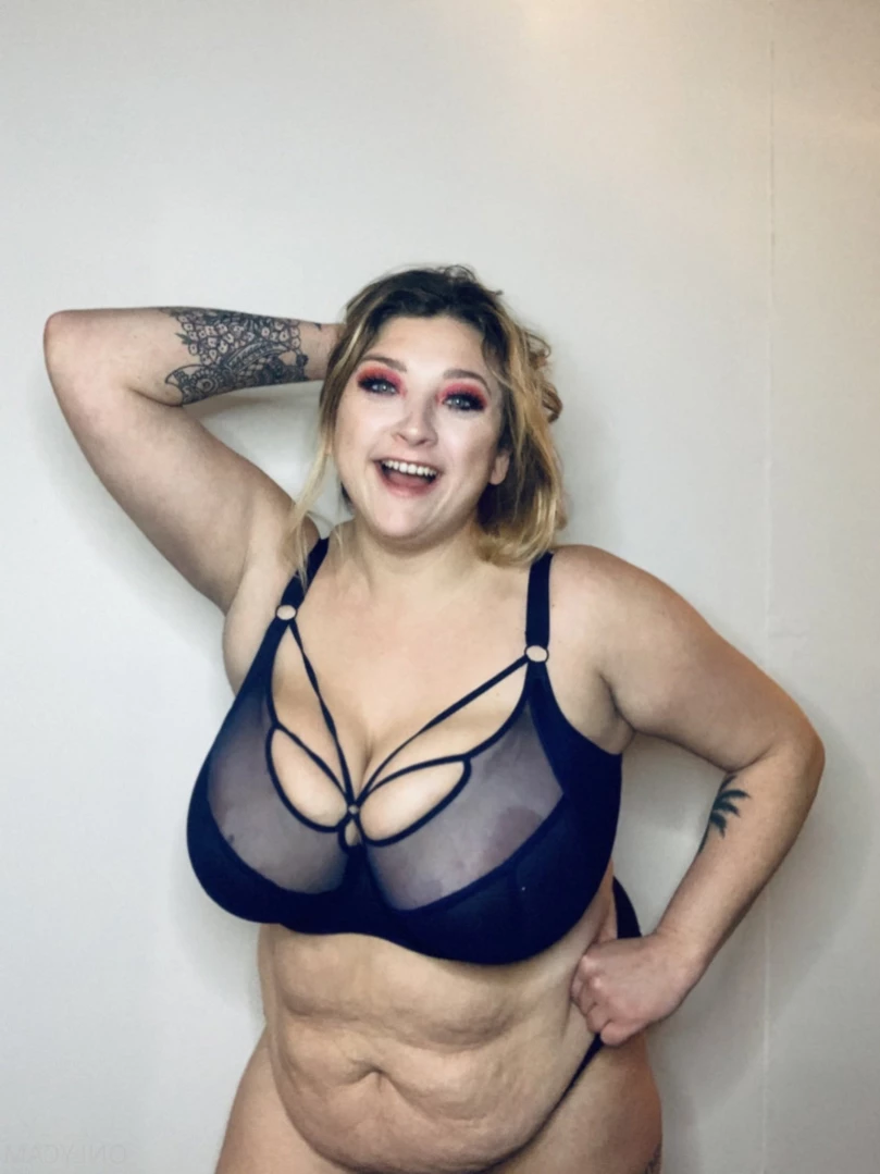 cambriacurves Onlyfans leaked photo 15748046 on Hotleaks.tv