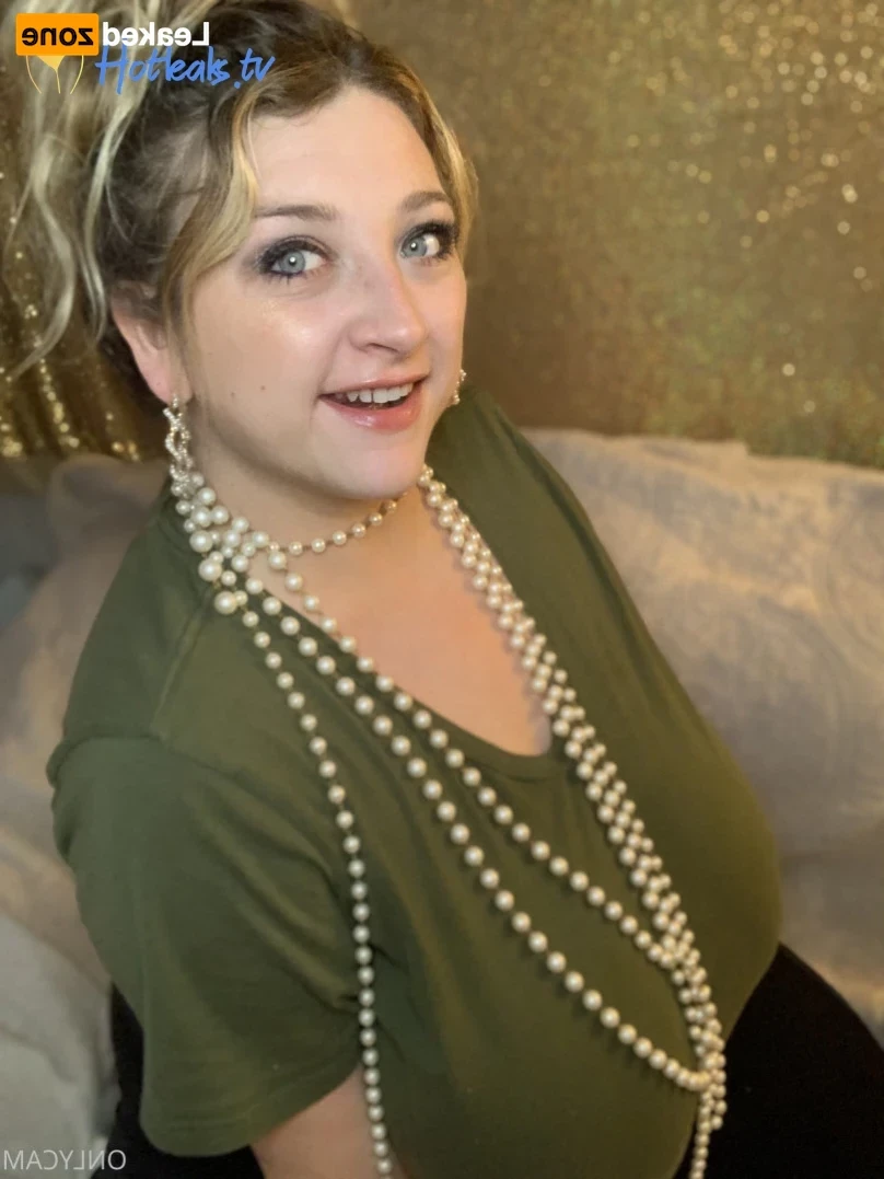 cambriacurves Onlyfans leaked photo 15749570 on Hotleaks.tv