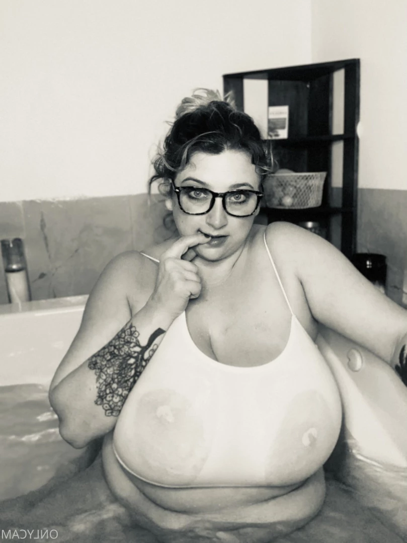 cambriacurves Onlyfans leaked photo 15922433 on Hotleaks.tv