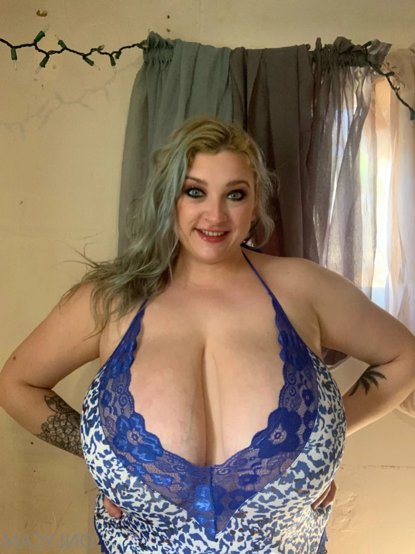 cambriacurves Onlyfans leaked photo 15941177 on Hotleaks.tv