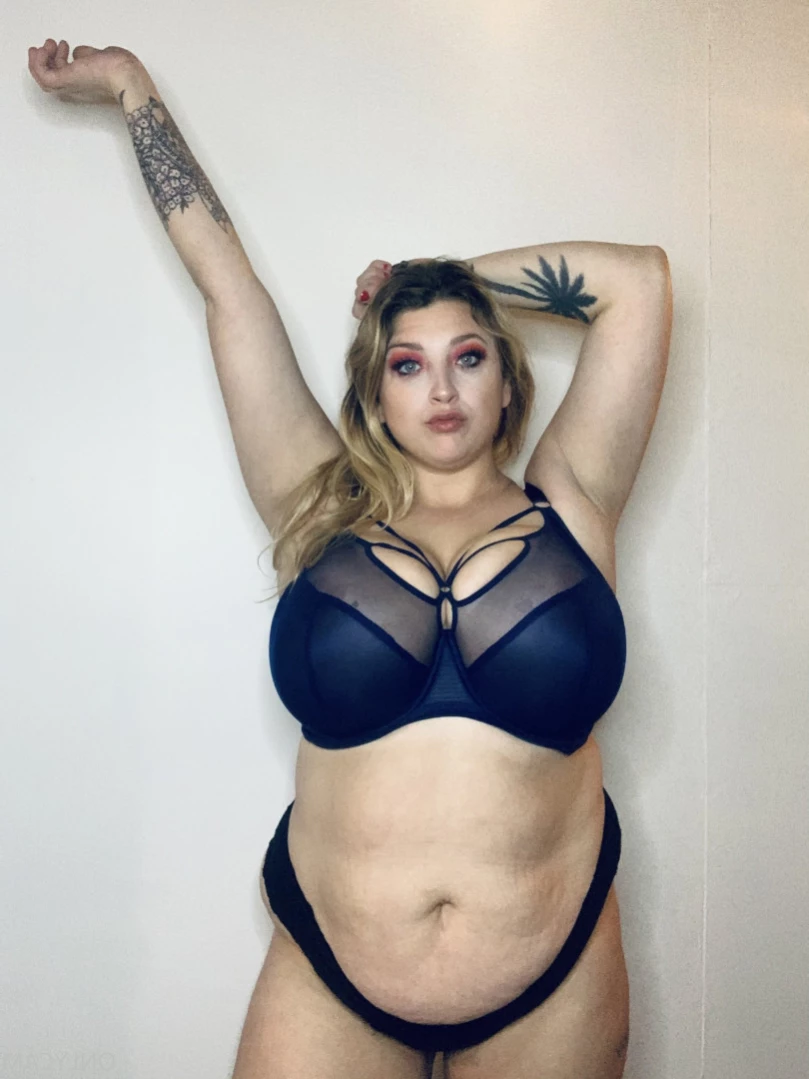 cambriacurves Onlyfans leaked photo 15941676 on Hotleaks.tv