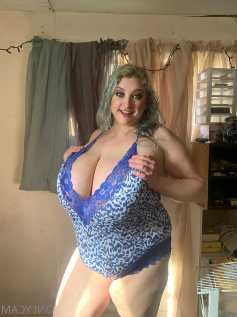 cambriacurves Onlyfans leaked photo 15941832 on Hotleaks.tv