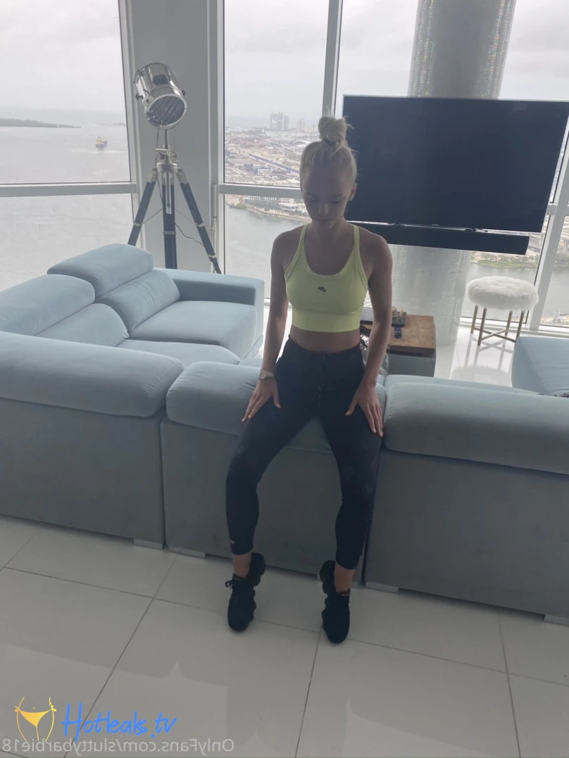 𝓑𝓪𝓻𝓫𝓲𝓮 [ badlittlebarbie18 ] Onlyfans leaked photo 15339077 on Hotleaks.tv