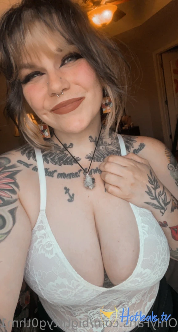 bigtittyg0thm1r Onlyfans leaked photo 15506432 on Hotleaks.tv