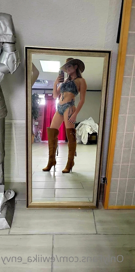 ewiika_envy Onlyfans leaked photo 6283582 on Hotleaks.tv