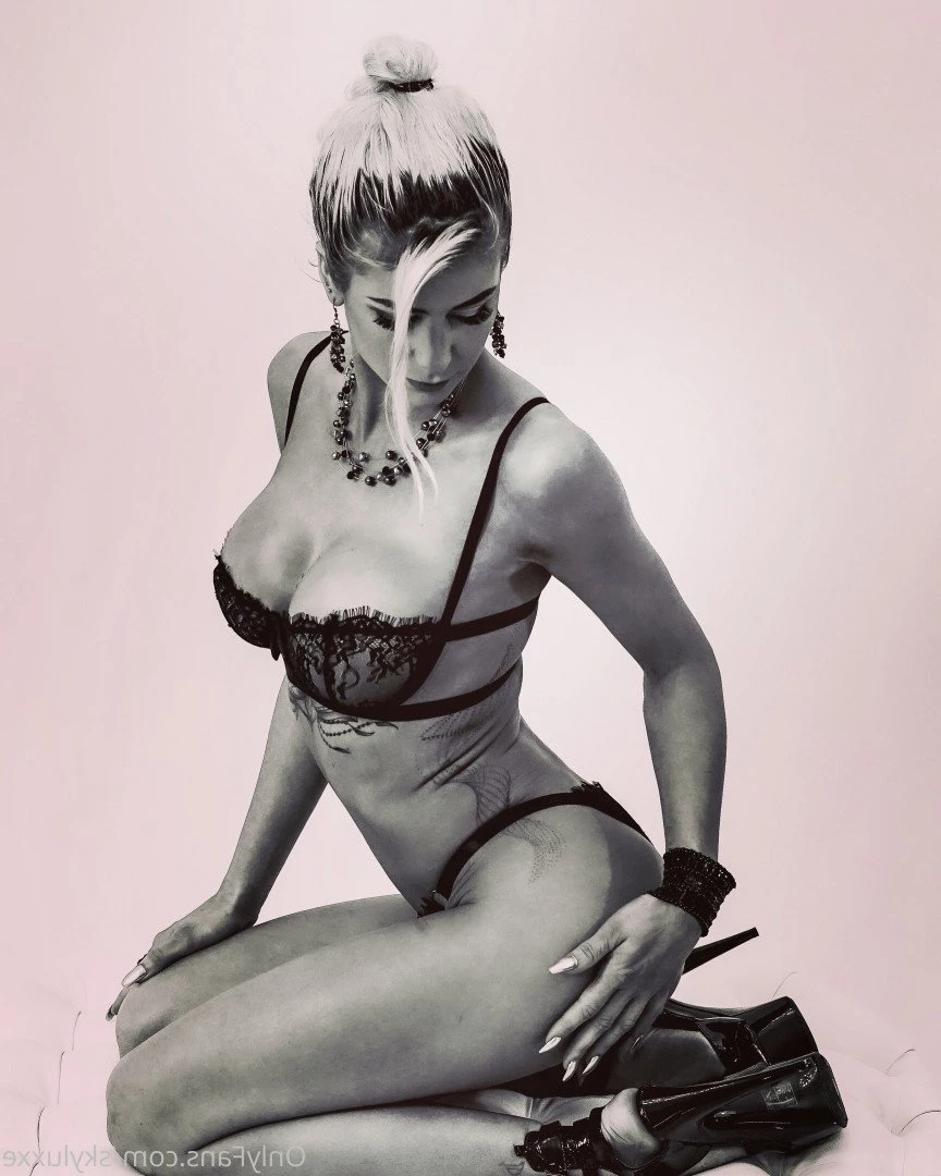 Sky Luxxe [ skyluxxe ] Onlyfans leaked photo 2318653 on Hotleaks.tv