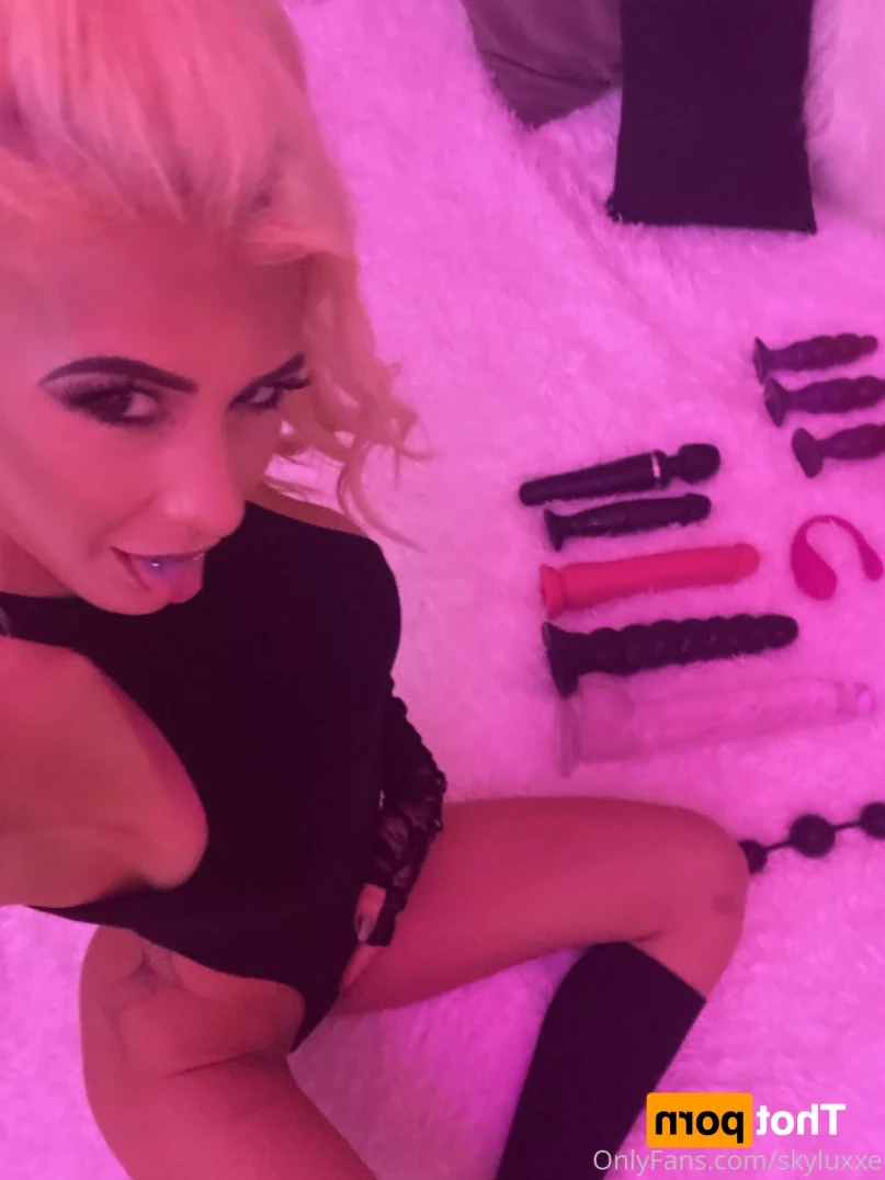 Sky Luxxe [ skyluxxe ] Onlyfans leaked photo 16457103 on Hotleaks.tv