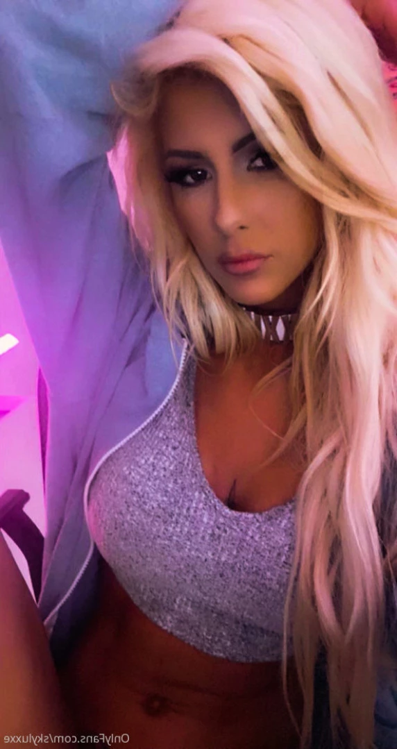 Sky Luxxe [ skyluxxe ] Onlyfans leaked photo 16457131 on Hotleaks.tv