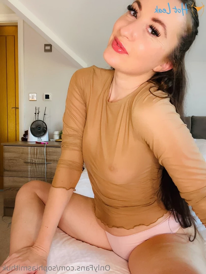 Sophia Smith Mum Next Door [ sophiasmithuk ] Onlyfans leaked photo 18573391 on Hotleaks.tv