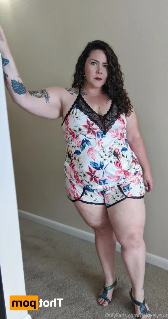 BIG BOOTY SEXTER [ delovelycurves ] Onlyfans leaked photo 13767932 on Hotleaks.tv