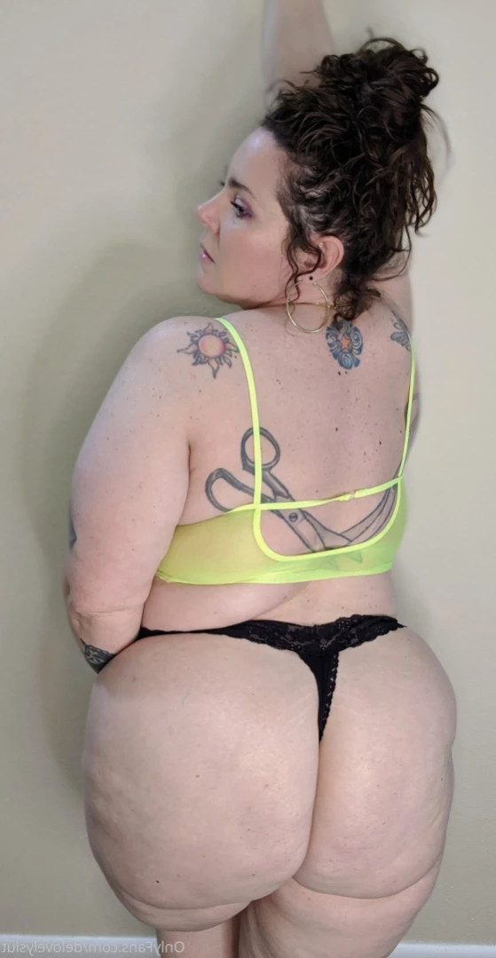 BIG BOOTY SEXTER [ delovelycurves ] Onlyfans leaked photo 13768396 on Hotleaks.tv