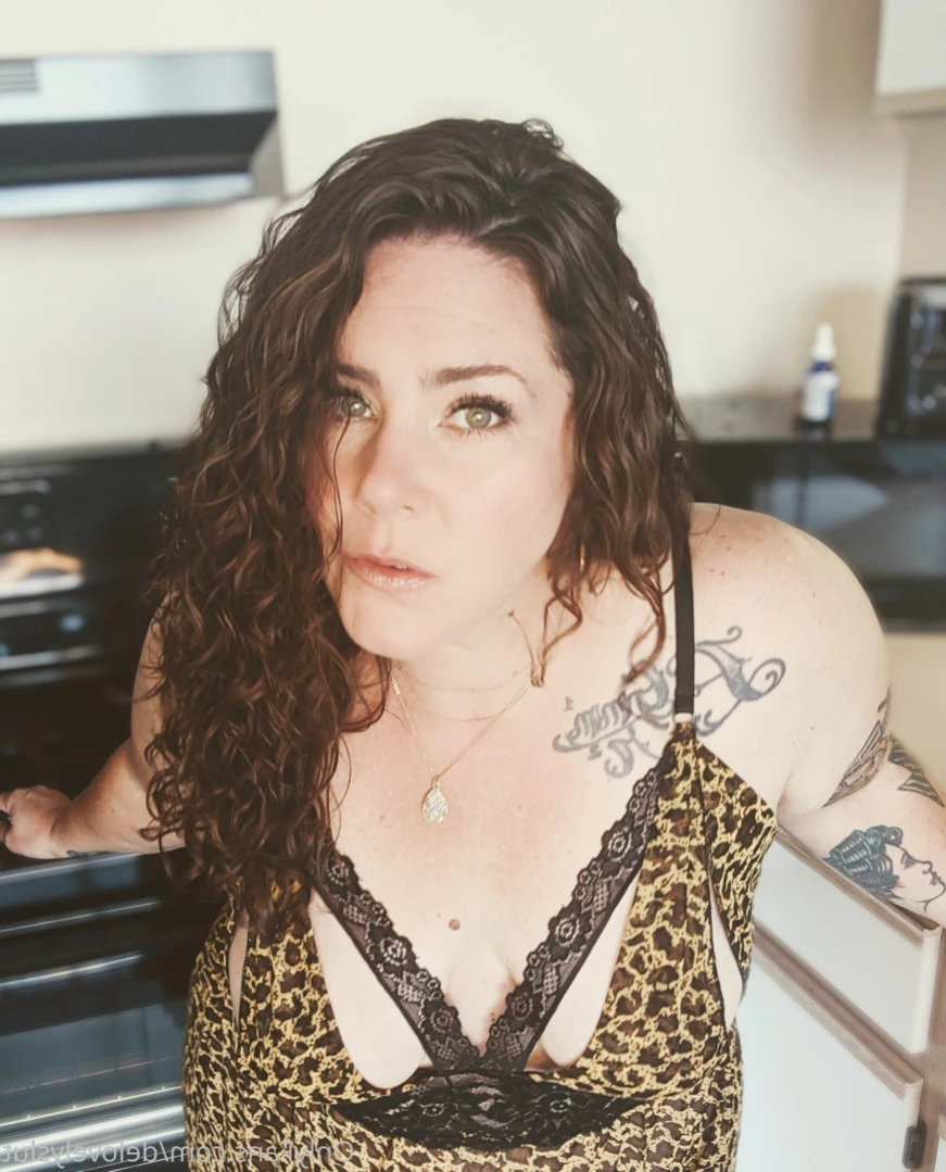 BIG BOOTY SEXTER [ delovelycurves ] Onlyfans leaked photo 13776985 on Hotleaks.tv