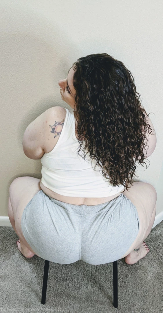 BIG BOOTY SEXTER [ delovelycurves ] Onlyfans leaked photo 15810090 on Hotleaks.tv