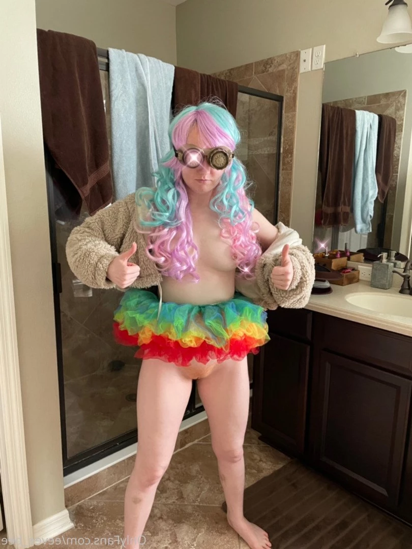 𝙀𝙚𝙫𝙚𝙚 &amp; 𝙂𝙞𝙣𝙜𝙚𝙧 💕 [ eevee_bee ] Onlyfans leaked photo 4399918 on Hotleaks.tv