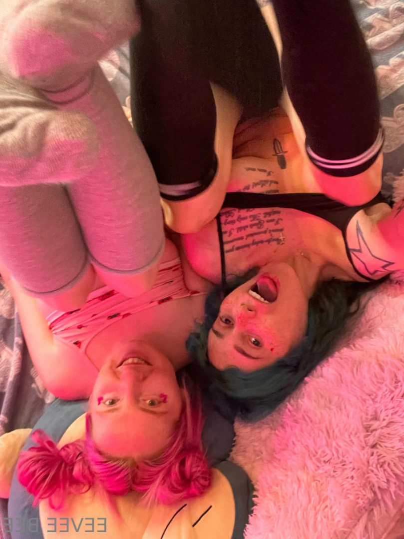 𝙀𝙚𝙫𝙚𝙚 &amp; 𝙂𝙞𝙣𝙜𝙚𝙧 💕 [ eevee_bee ] Onlyfans leaked photo 15417655 on Hotleaks.tv