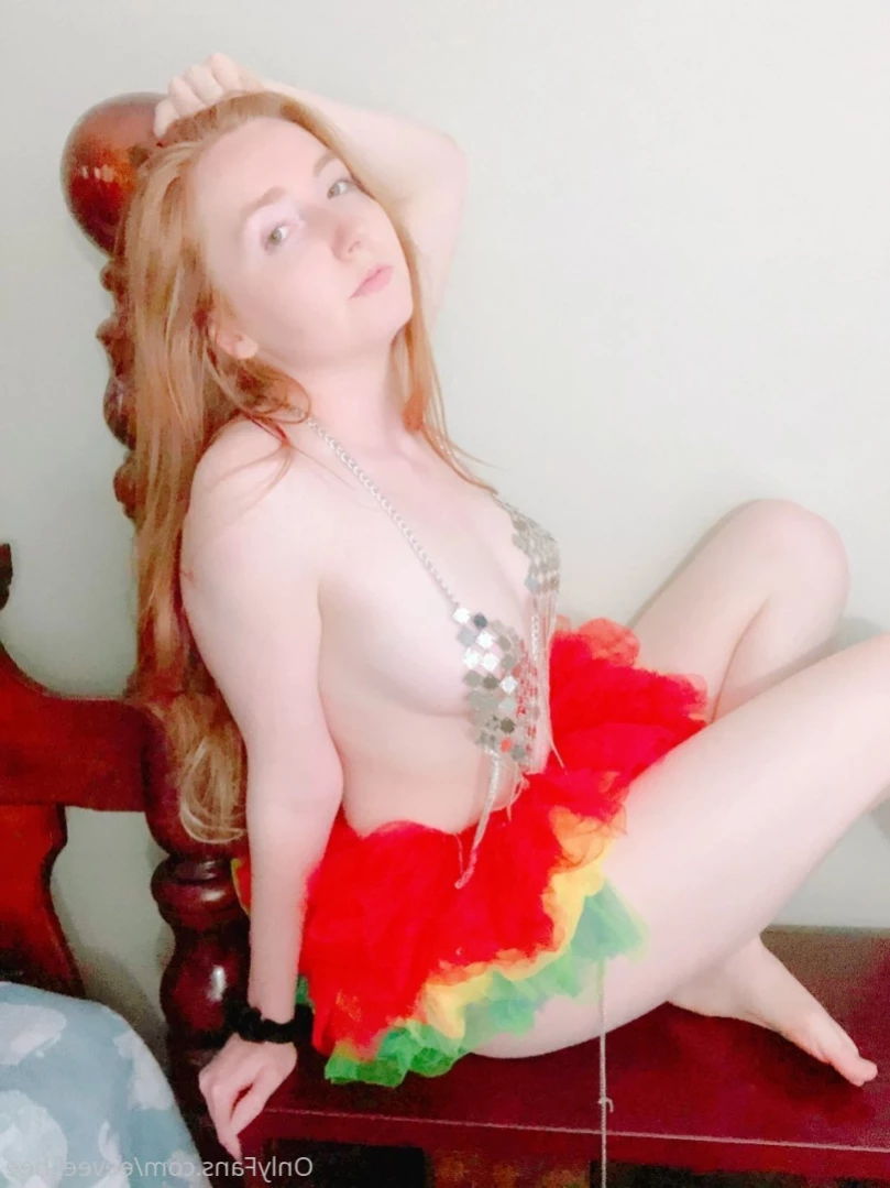 𝙀𝙚𝙫𝙚𝙚 &amp; 𝙂𝙞𝙣𝙜𝙚𝙧 💕 [ eevee_bee ] Onlyfans leaked photo 15531011 on Hotleaks.tv