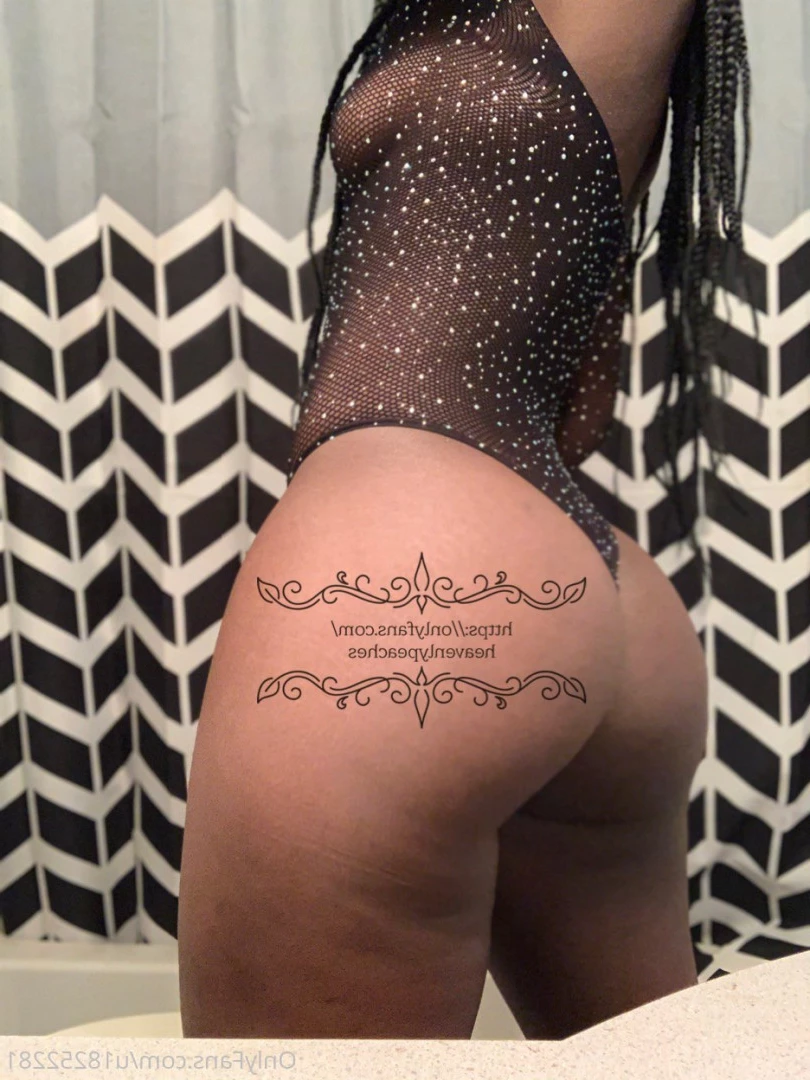 𝐓𝐇𝐈𝐂𝐊 𝐄𝐁𝐎𝐍𝐘 𝐒𝐋𝐔𝐓❣️ [ heavenlypeaches ] Onlyfans leaked photo 9608521 on Hotleaks.tv