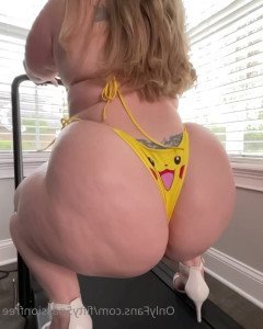2563361