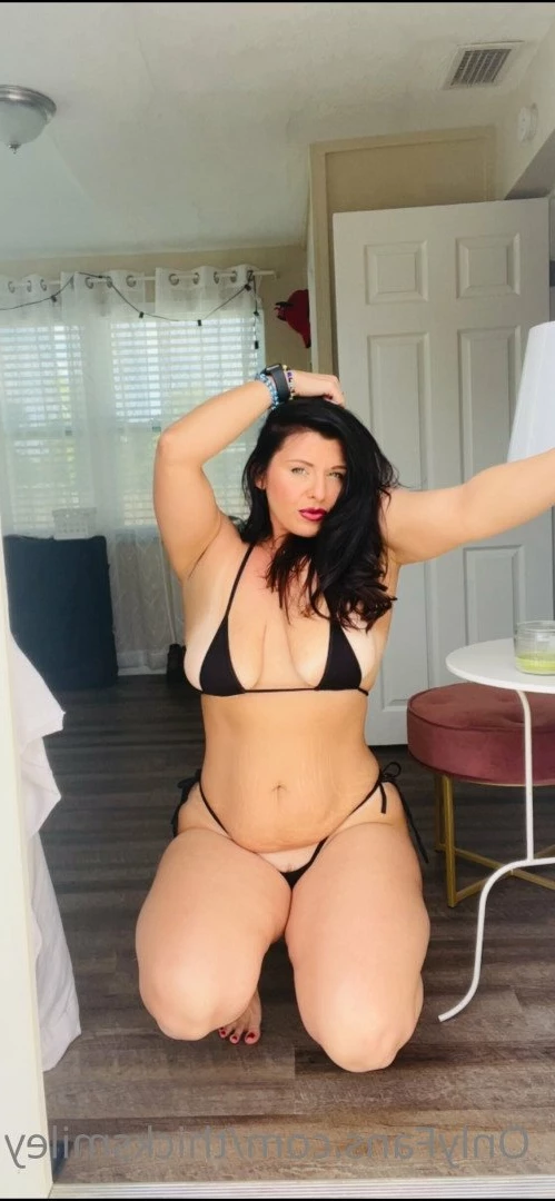 Thick and Sweet [ thicksmiley ] Onlyfans leaked photo 4002764 on Hotleaks.tv