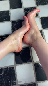 Anna Top 2.5% [ footish_ann ] Onlyfans leaked video 15215584 on Hotleaks.tv