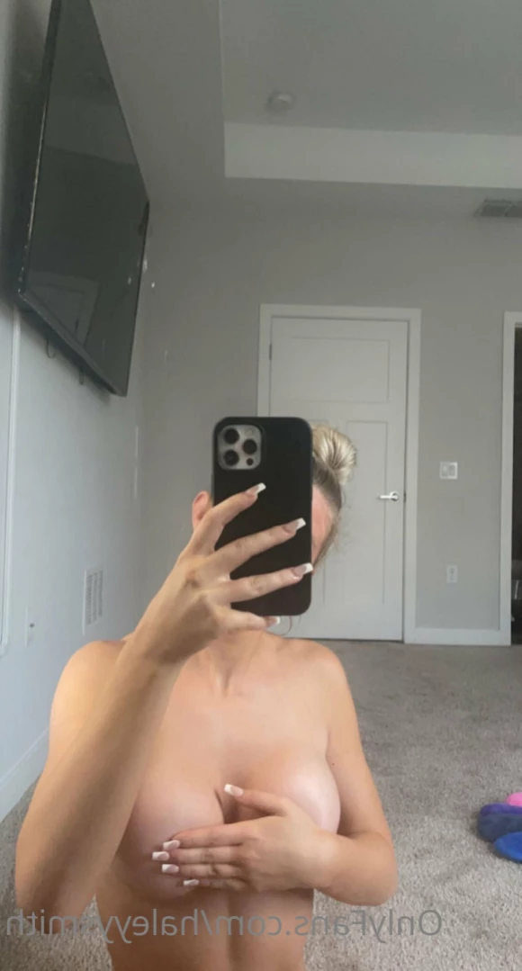 College cheerleader💦🎀 [ haleyysmith ] Onlyfans leaked photo 15932431 on Hotleaks.tv